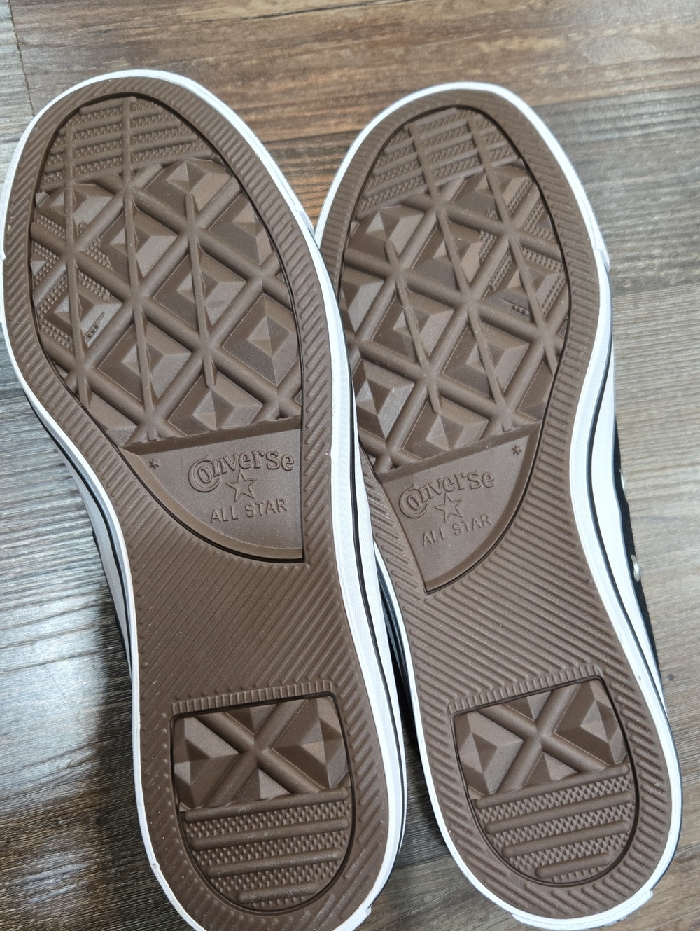 Shoee - Picture 3 of 3